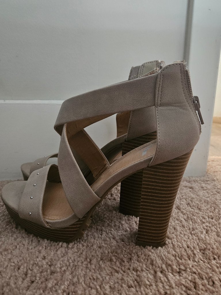 Heels Good Condition